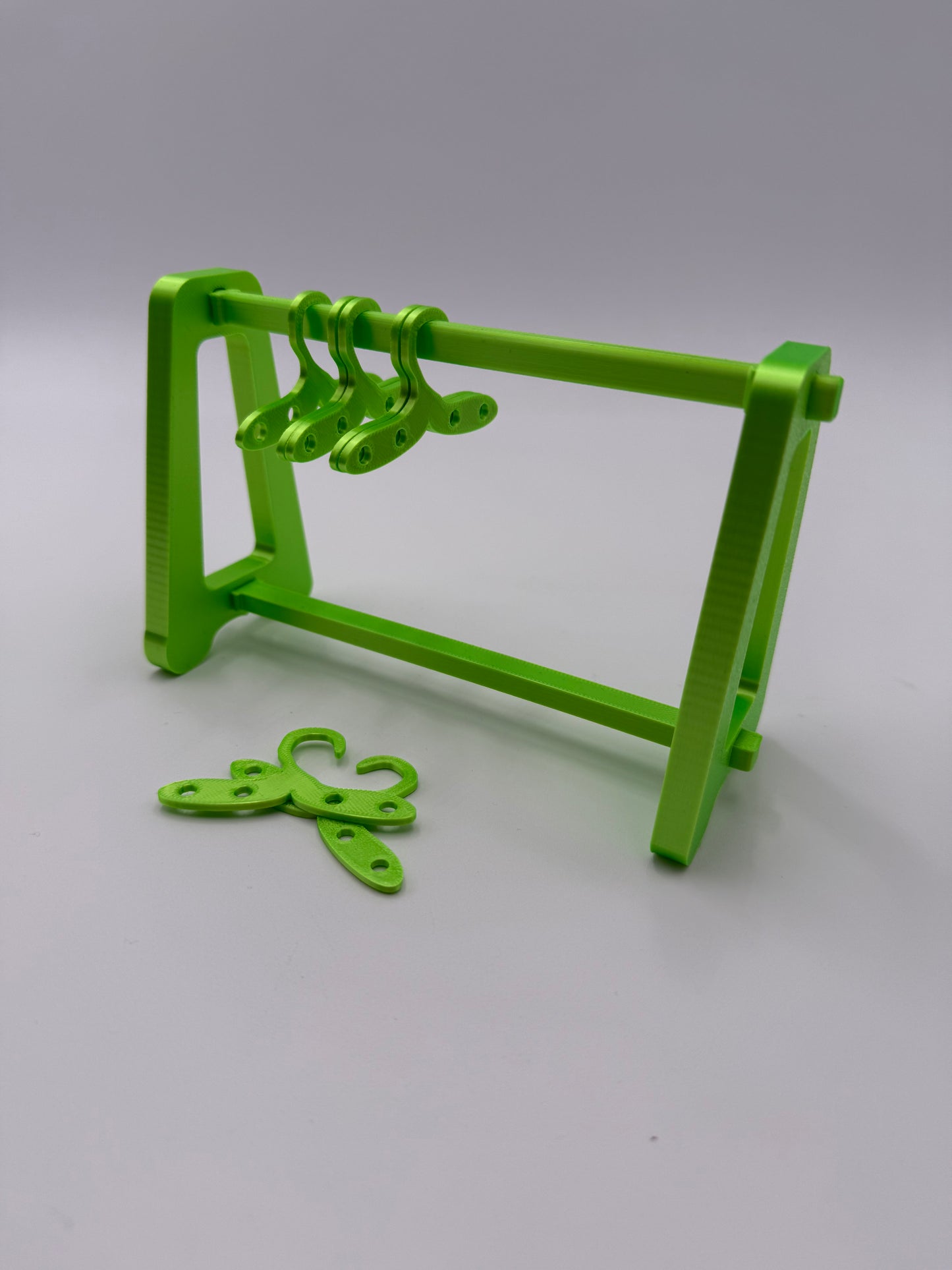 Green "mini Clothing rack" with hangers for earrings