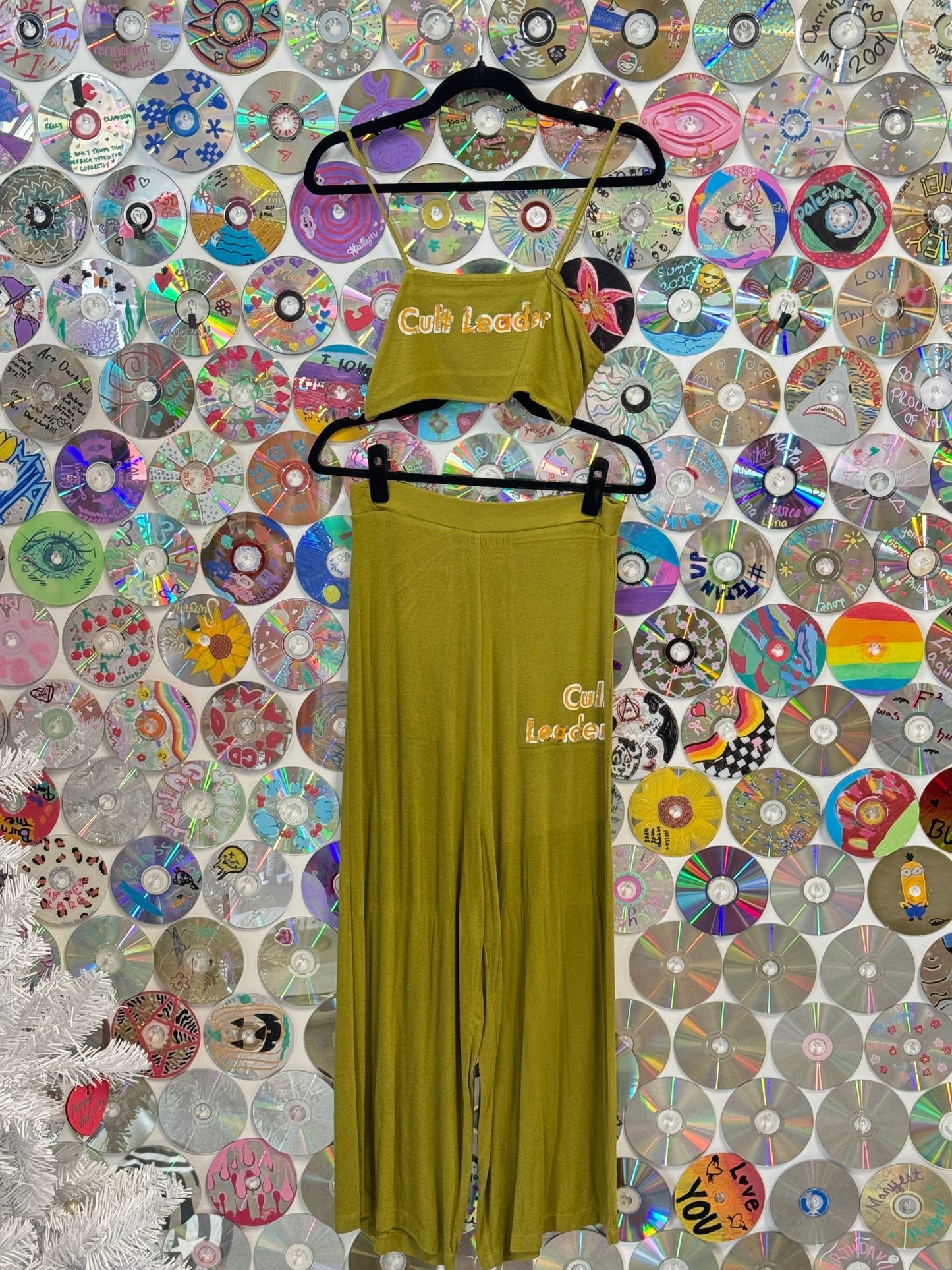 #917 - Cult Leader set in Olive - M