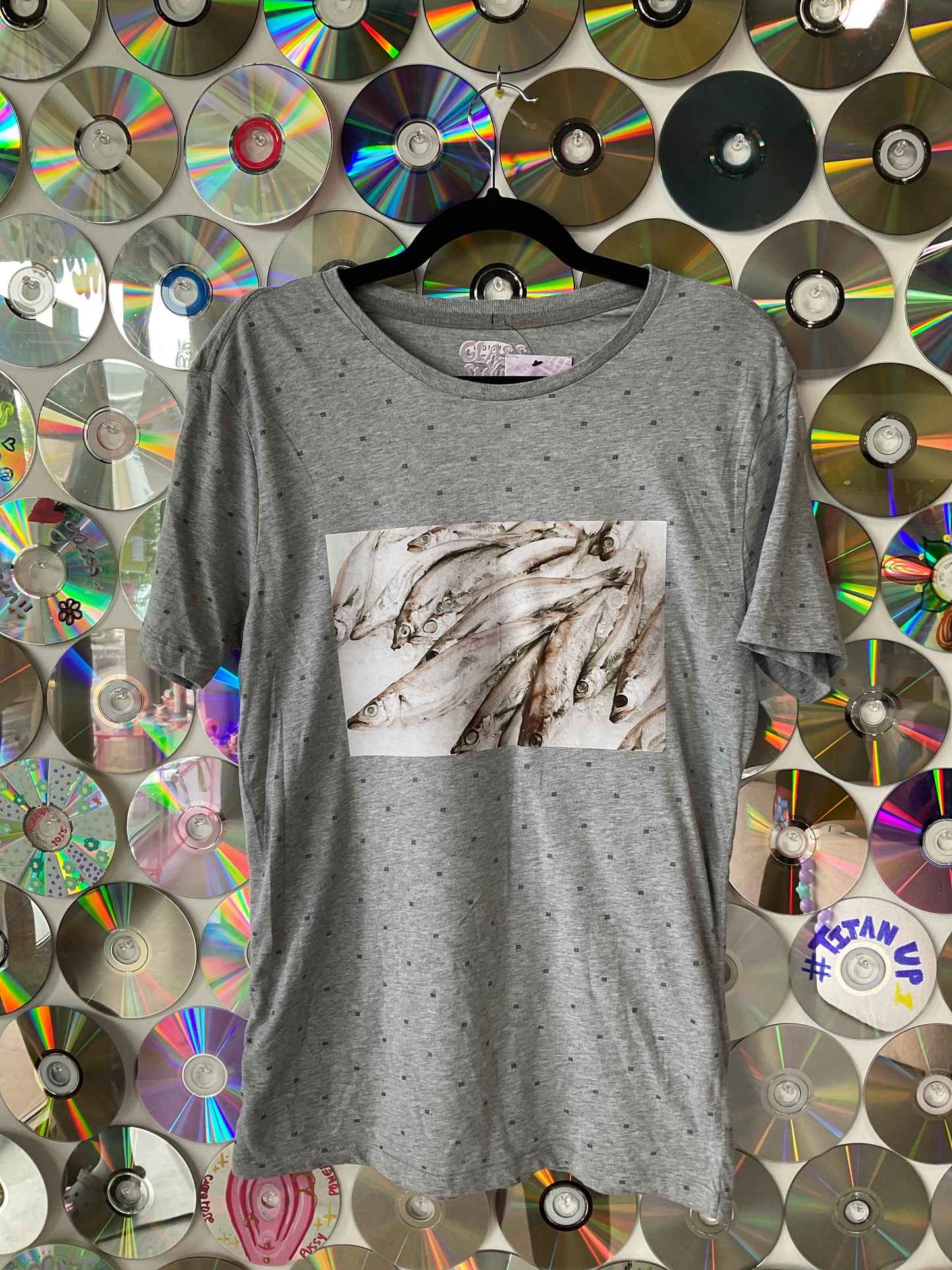 #402 - Fish on the Rocks - M