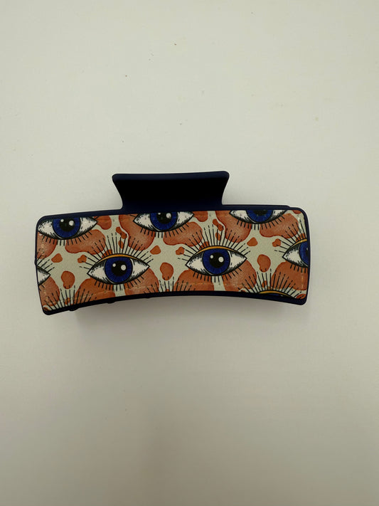 #578 - Art De-cow Claw Clip