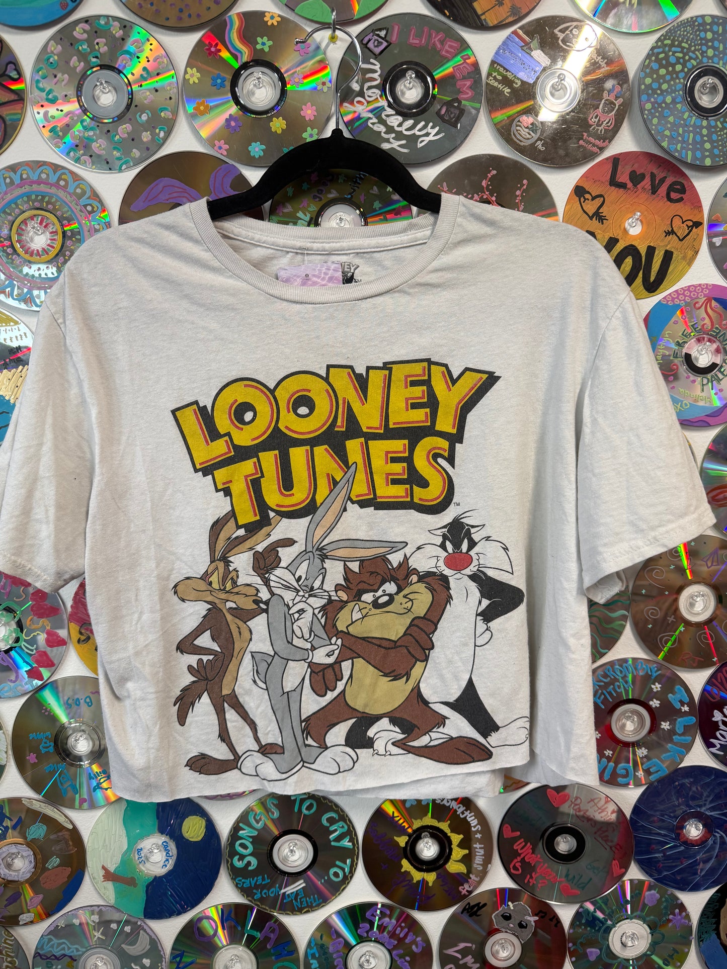 #252 - Looney Tunes Crop T-shirt - L