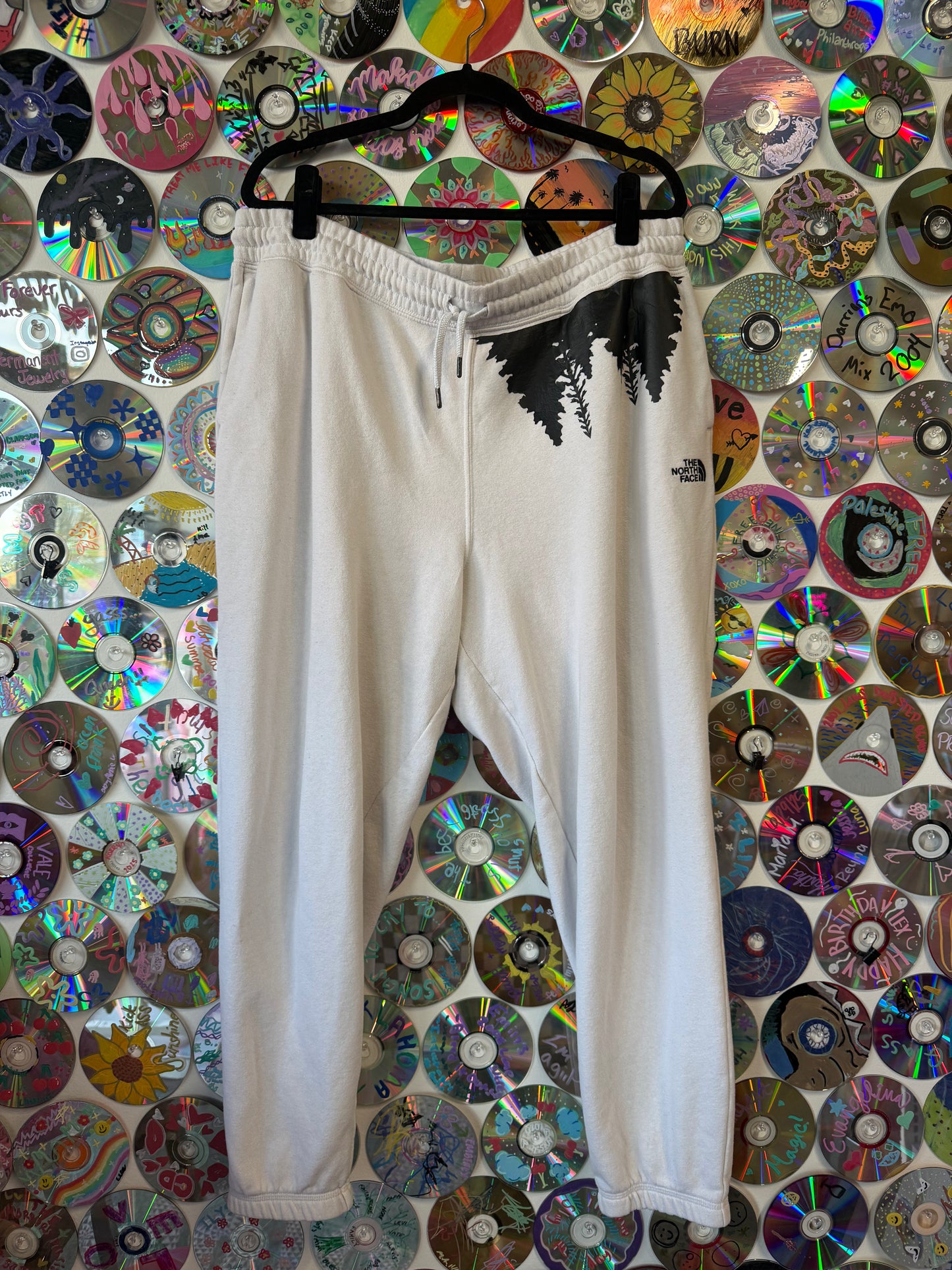 #267 - Northface Treeline Sweatpants - XL