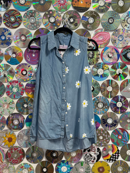 #928 - Daisies on Denim Sleeveless Blouse - XL