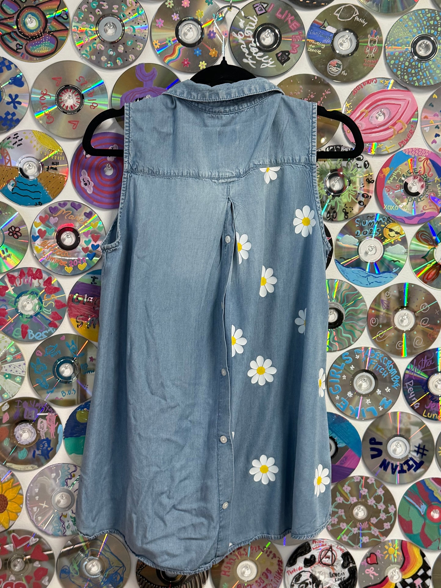 #928 - Daisies on Denim Sleeveless Blouse - XL
