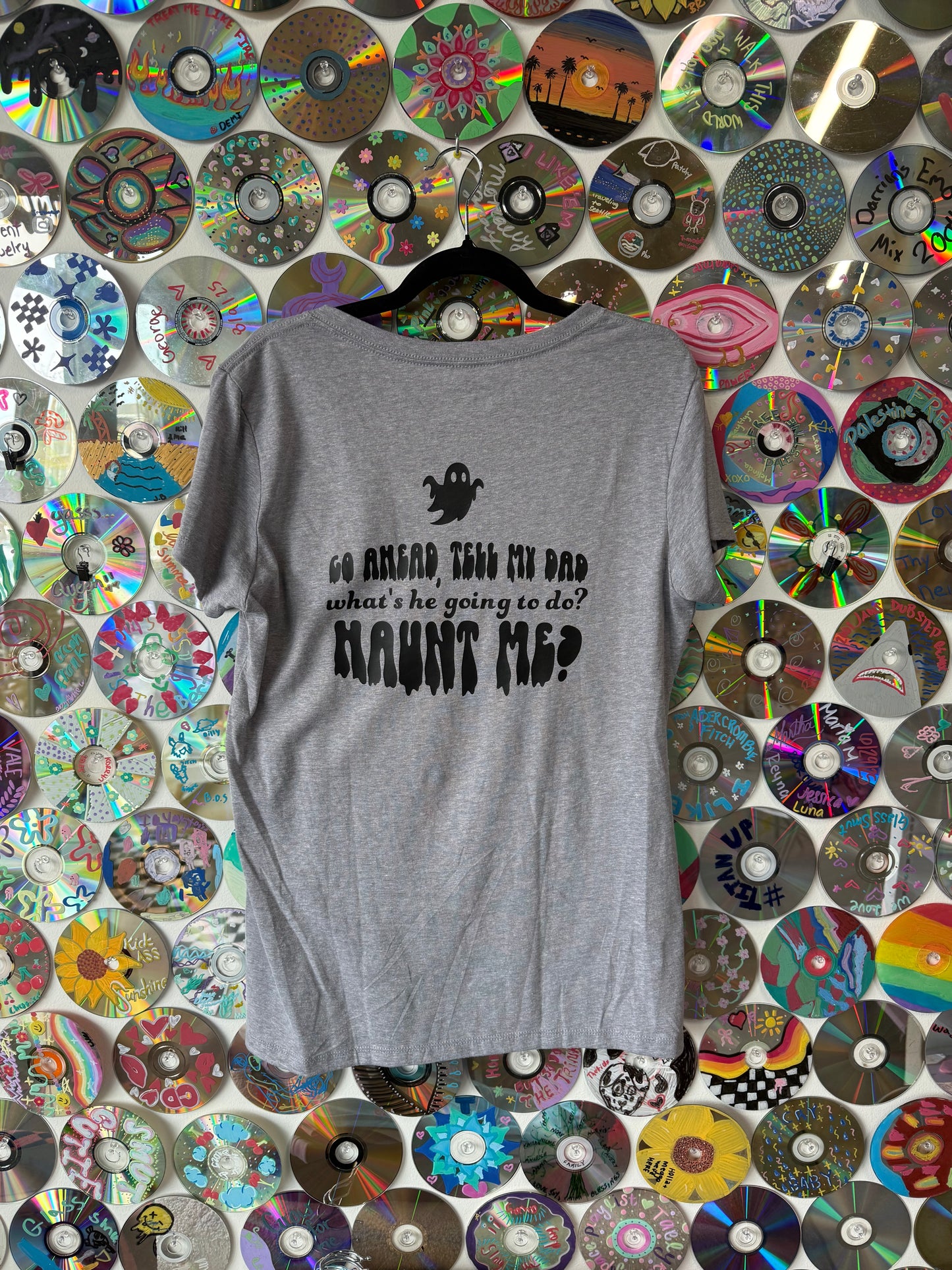 #981 - Haunting Dad v-neck t-shirt - XXL